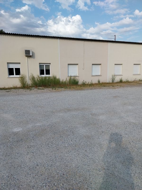 Local Professionnel à St lye